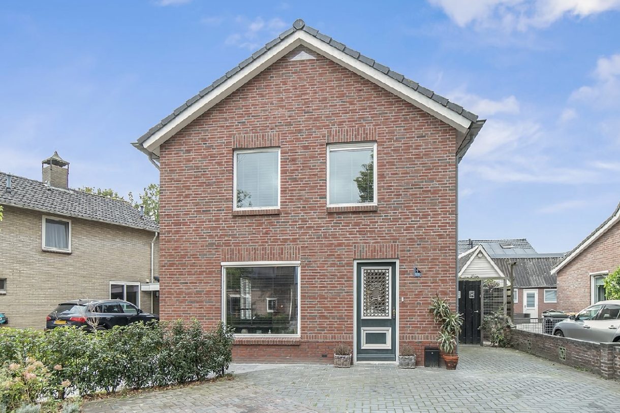 Te koop: Foto Woonhuis aan de Kerkweg 9 in Tiendeveen