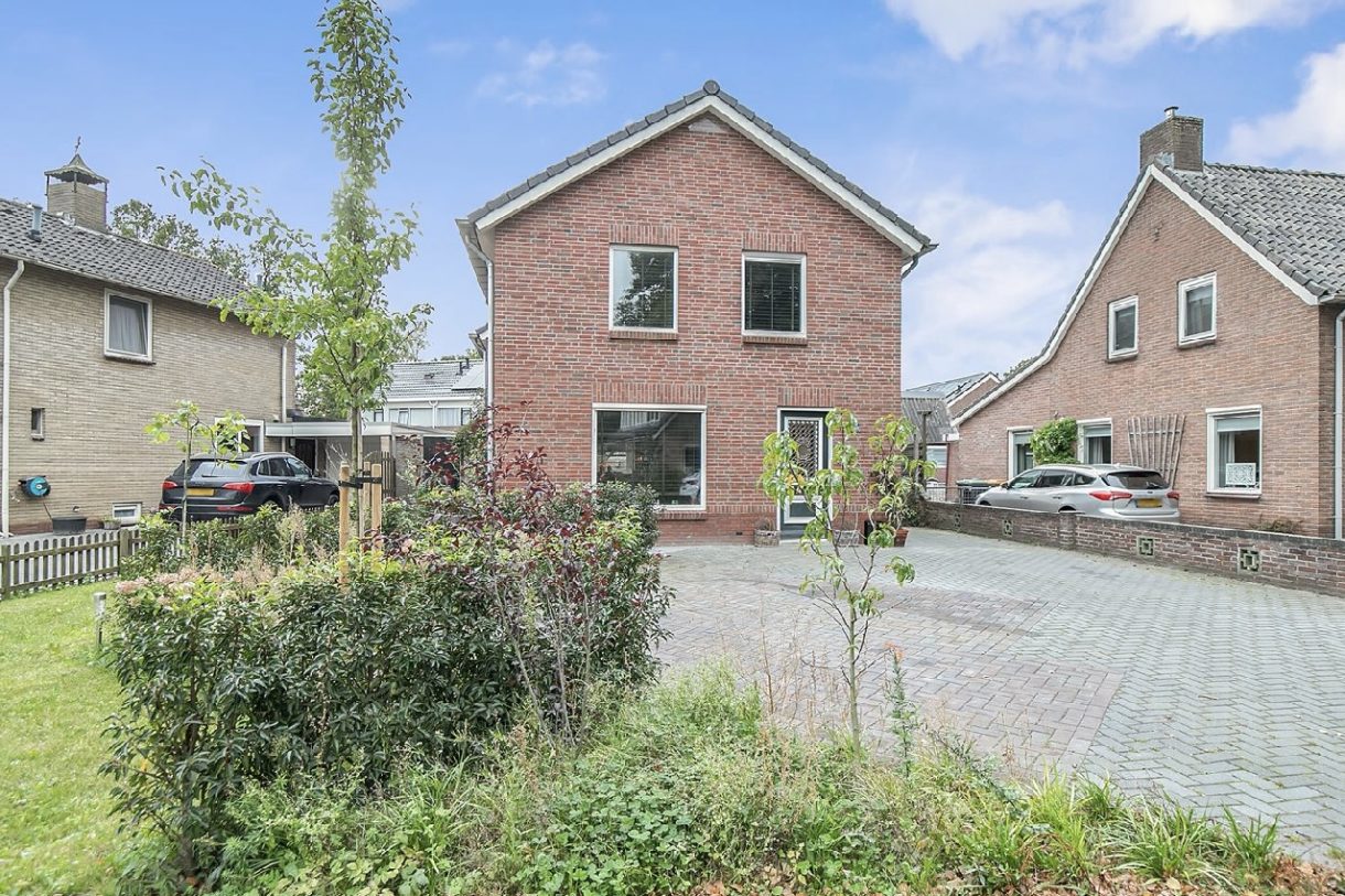 Te koop: Foto Woonhuis aan de Kerkweg 9 in Tiendeveen