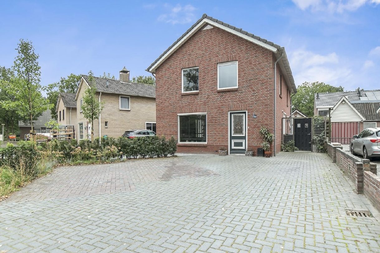 Te koop: Foto Woonhuis aan de Kerkweg 9 in Tiendeveen