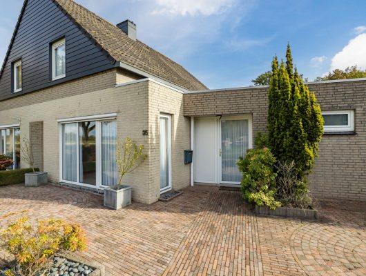 Hoofdfoto van Hollandscheveld Prins Claushof 35