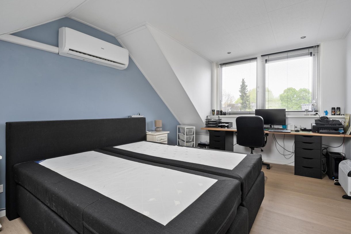 Te koop: Foto Woonhuis aan de Julianalaan 1 in Nieuwlande