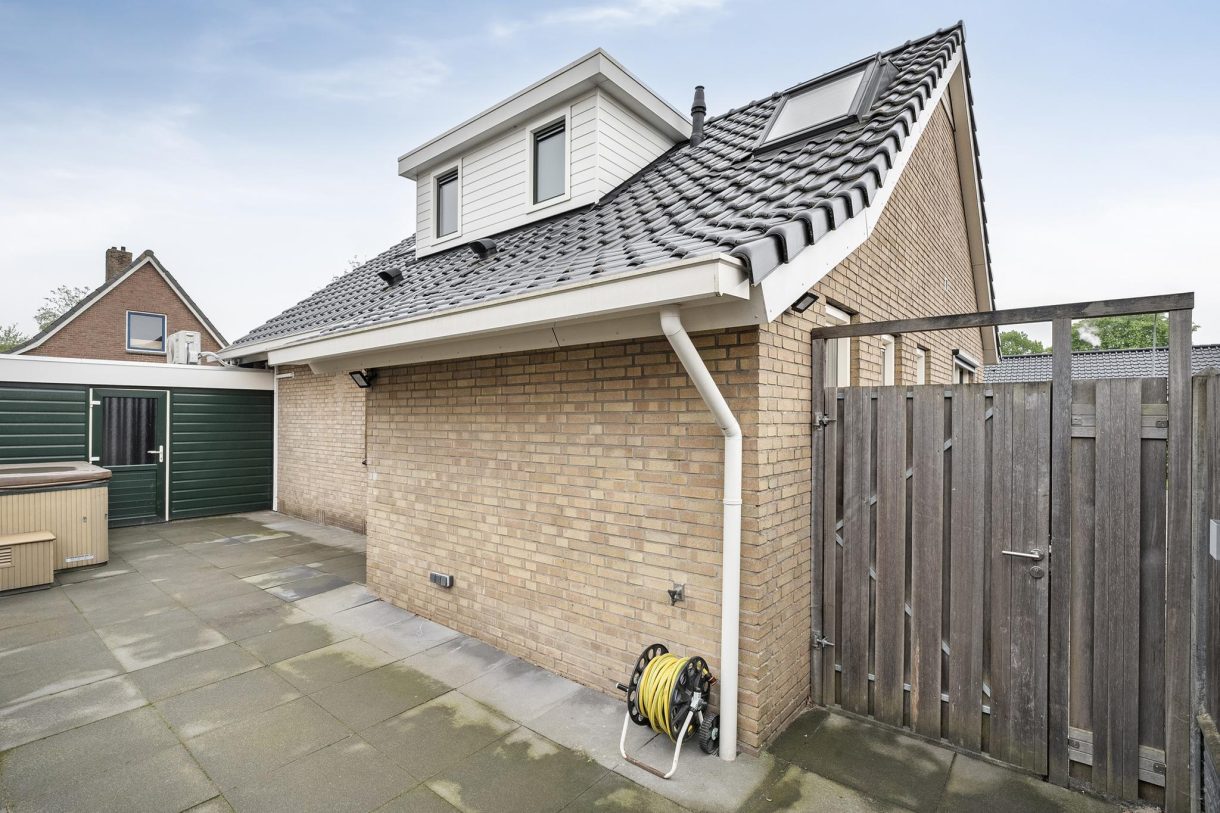 Te koop: Foto Woonhuis aan de Julianalaan 1 in Nieuwlande