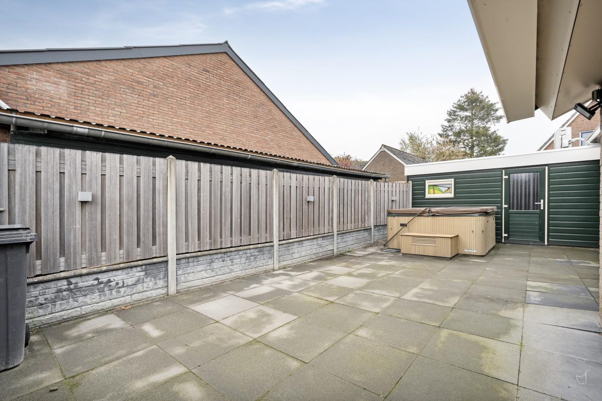 Te koop: Foto Woonhuis aan de Julianalaan 1 in Nieuwlande